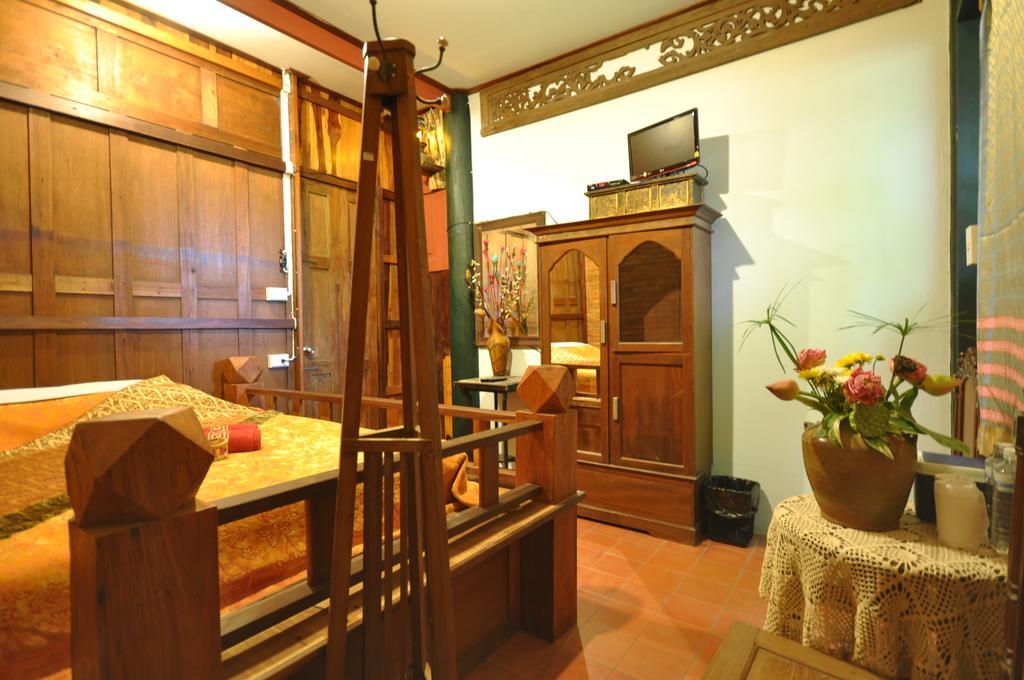 Ayutthaya Bouchic Hostel Экстерьер фото