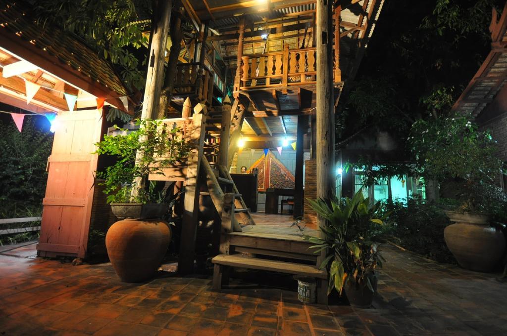 Ayutthaya Bouchic Hostel Экстерьер фото