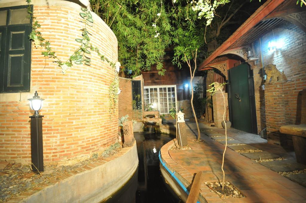 Ayutthaya Bouchic Hostel Экстерьер фото