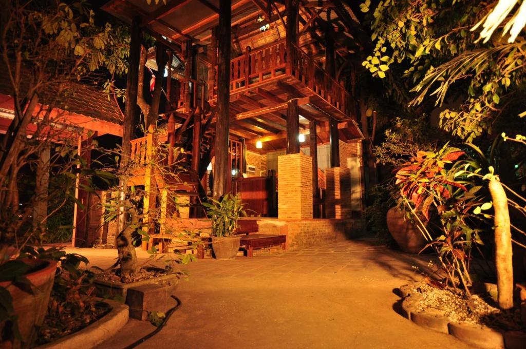 Ayutthaya Bouchic Hostel Экстерьер фото