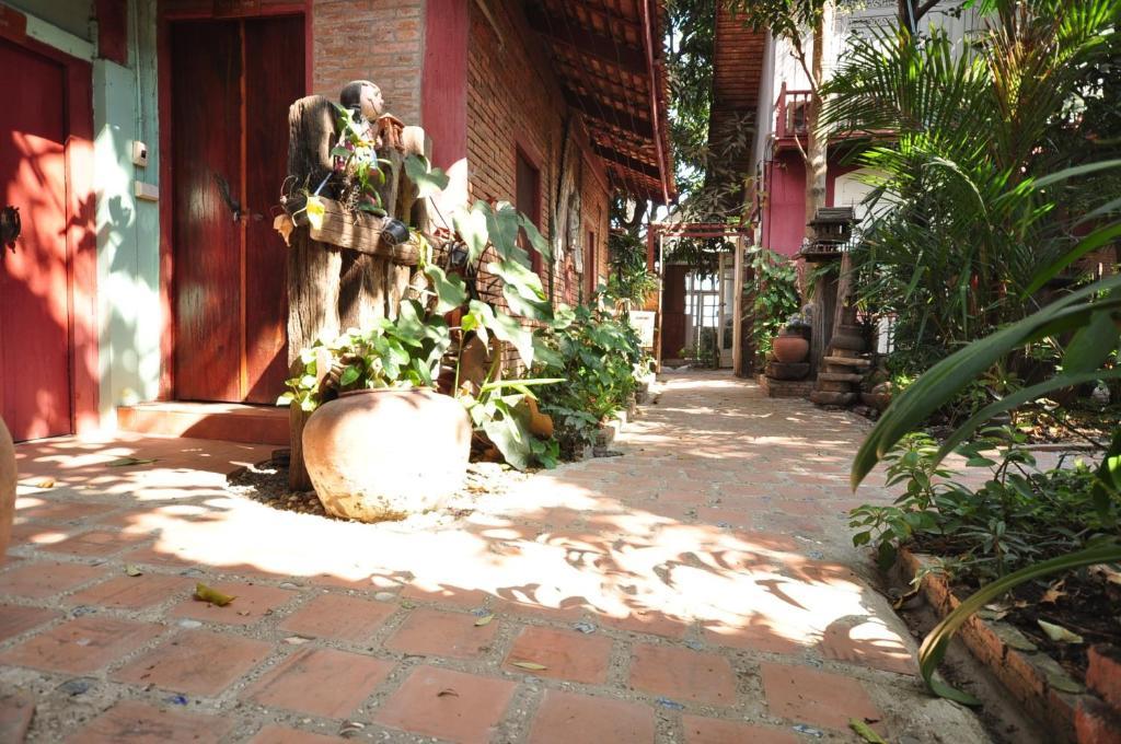 Ayutthaya Bouchic Hostel Экстерьер фото