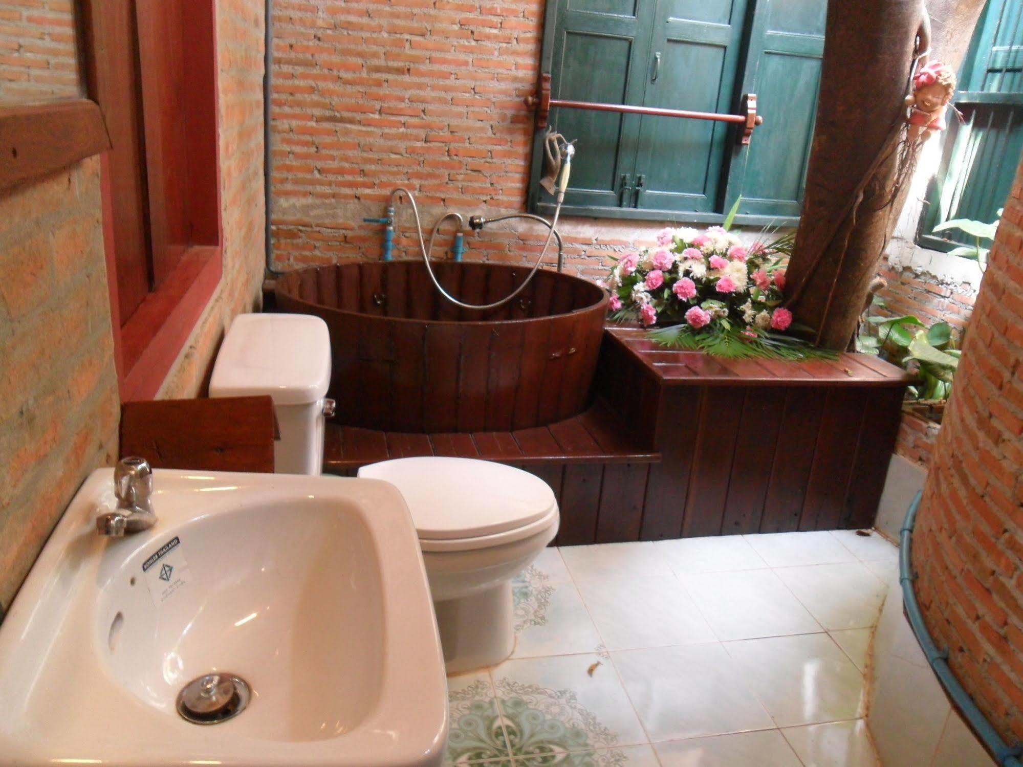 Ayutthaya Bouchic Hostel Экстерьер фото