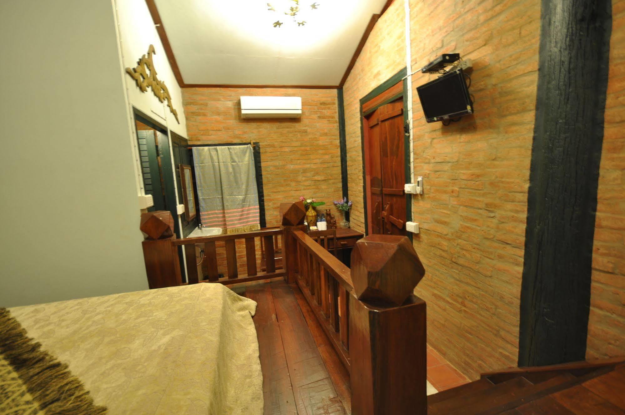 Ayutthaya Bouchic Hostel Экстерьер фото