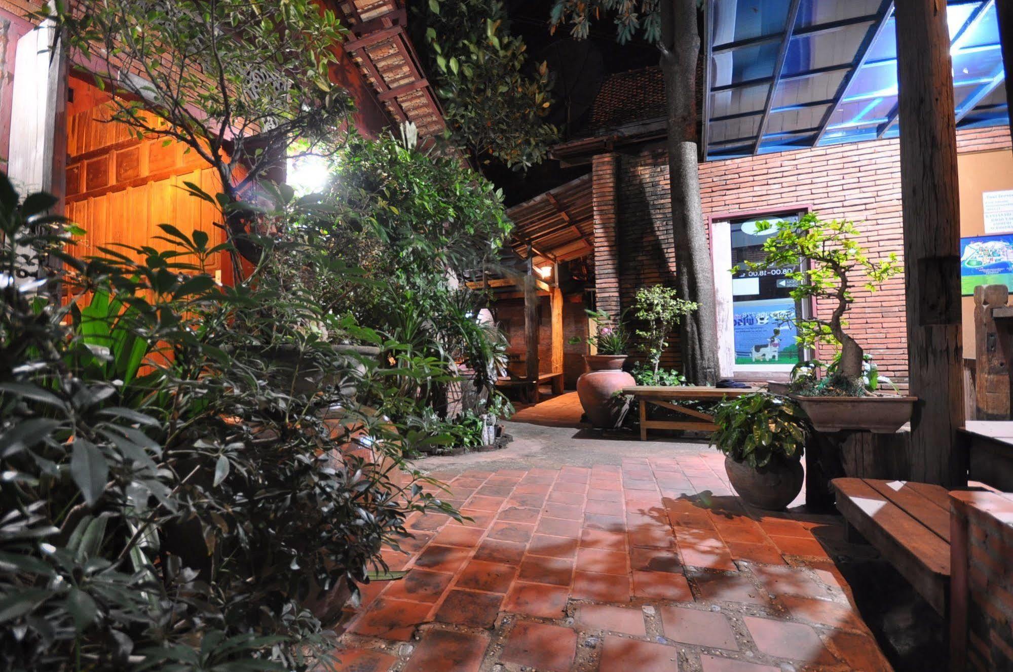 Ayutthaya Bouchic Hostel Экстерьер фото