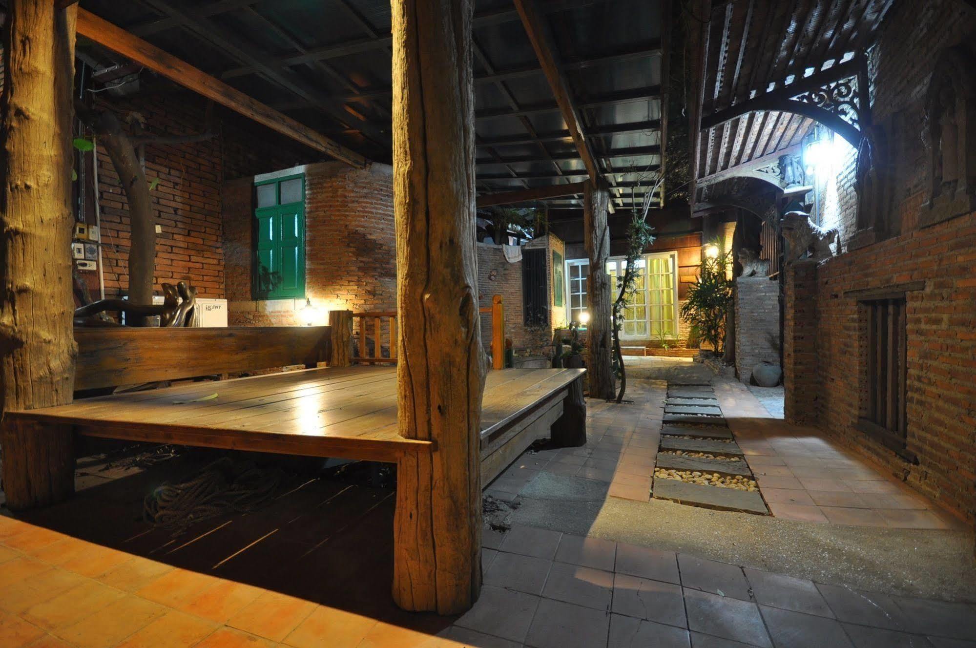 Ayutthaya Bouchic Hostel Экстерьер фото