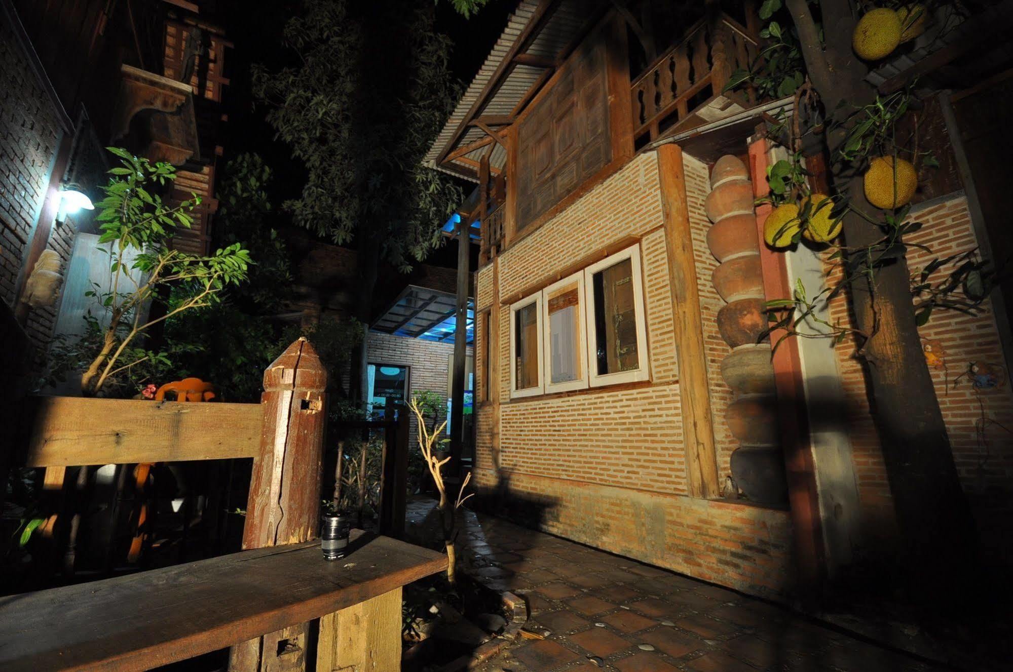 Ayutthaya Bouchic Hostel Экстерьер фото